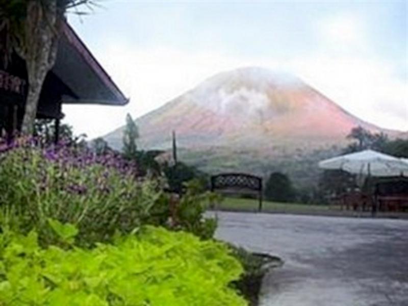 Lokon Boutique Resort Tomohon Exterior photo